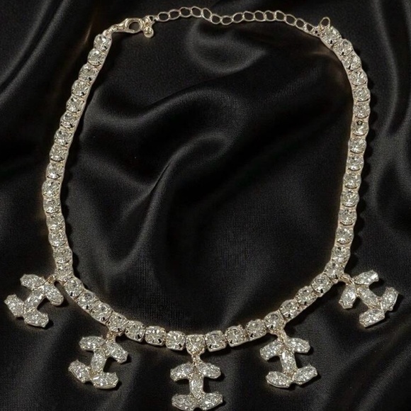 Elegant Silver Necklace with Crystal Accents STUNNING 😍 Brand New❣️ - Picture 1 of 5